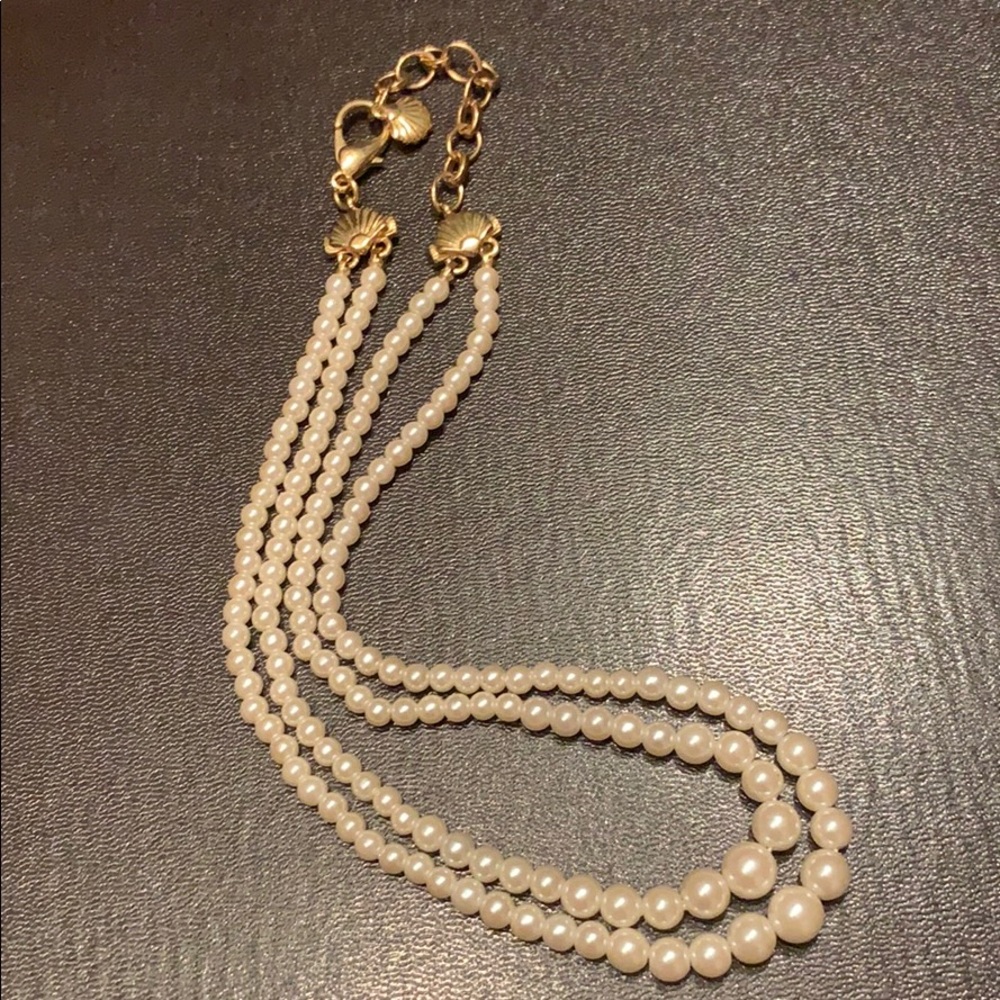Pretty double strand faux pearl necklace!